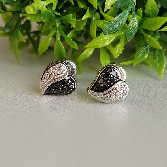925 Sterling Silver White and Black CZ Cluster Heart Stud Earrings - Picture 1 of 4
